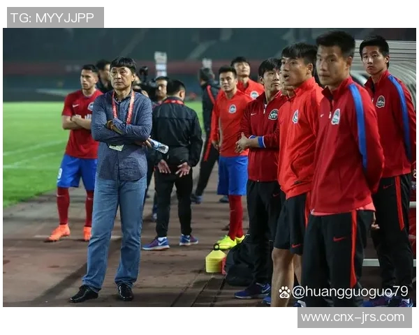 足球记者揭秘赛场背后的故事与球员心声,带你走进足球世界的真实一面 足球记者揭秘赛场背后的故事与球员心声,带你走进足球世界的真实一面